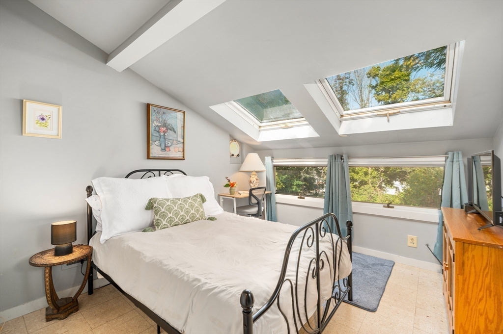 7 Lighthouse Way Gloucester, MA 01930 - Photo 12 of 35