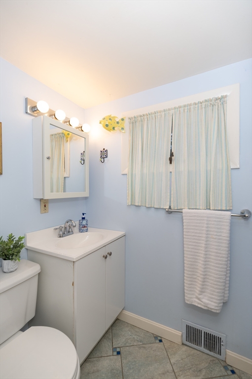 7 Lighthouse Way Gloucester, MA 01930 - Photo 14 of 35