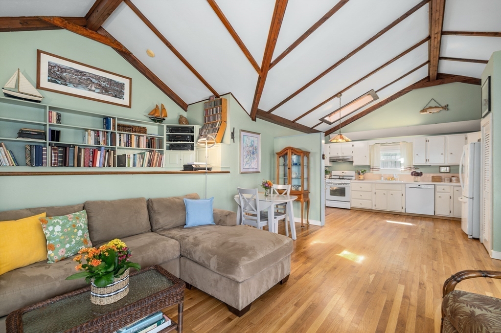 7 Lighthouse Way Gloucester, MA 01930 - Photo 6 of 35