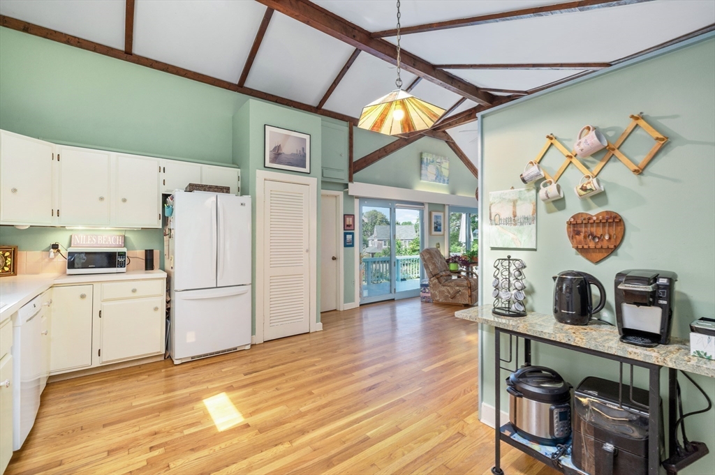 7 Lighthouse Way Gloucester, MA 01930 - Photo 8 of 35