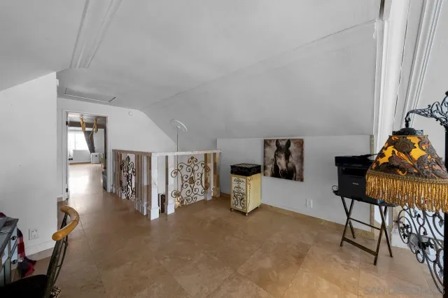 a view of livingroom with furniture