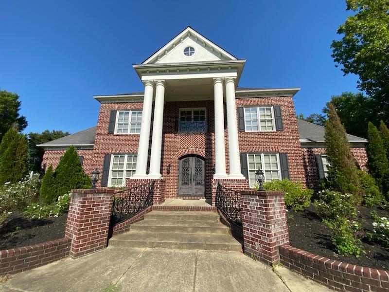 930 Snowden Farm Road Collierville, TN 38017 - Photo 2 of 38 a front view of a house with a yard