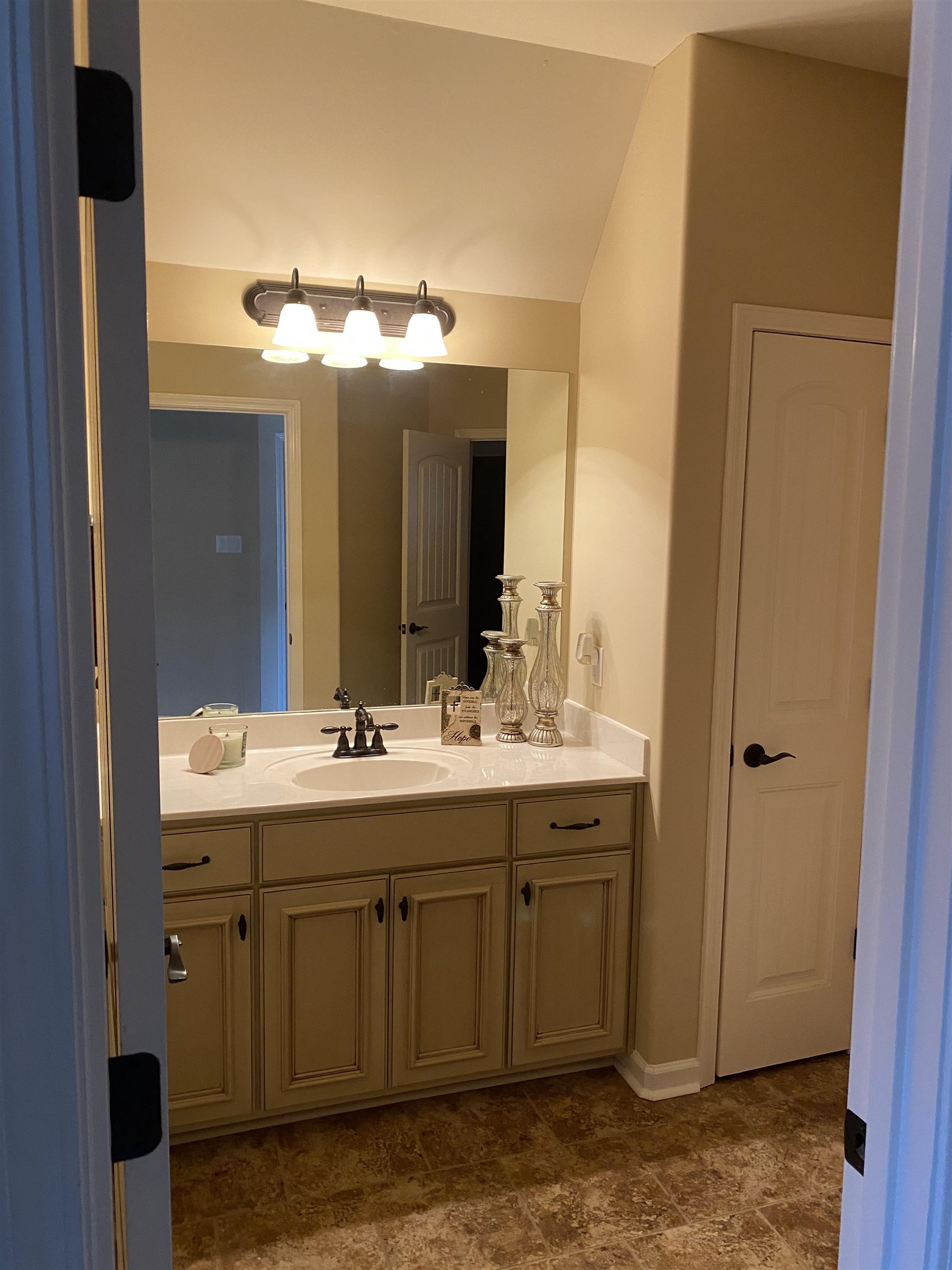 930 Snowden Farm Road Collierville, TN 38017 - Photo 27 of 38 a bathroom with a sink and a mirror