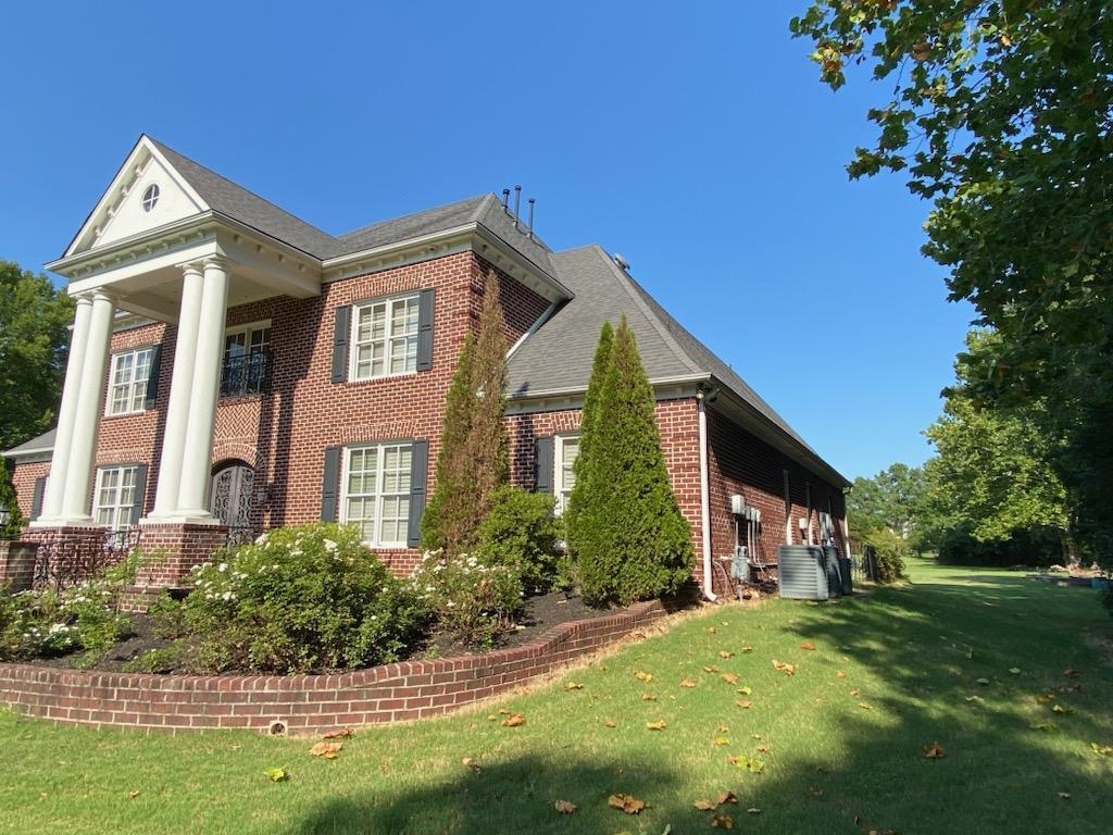 930 Snowden Farm Road Collierville, TN 38017 - Photo 4 of 38 a front view of a house with a yard