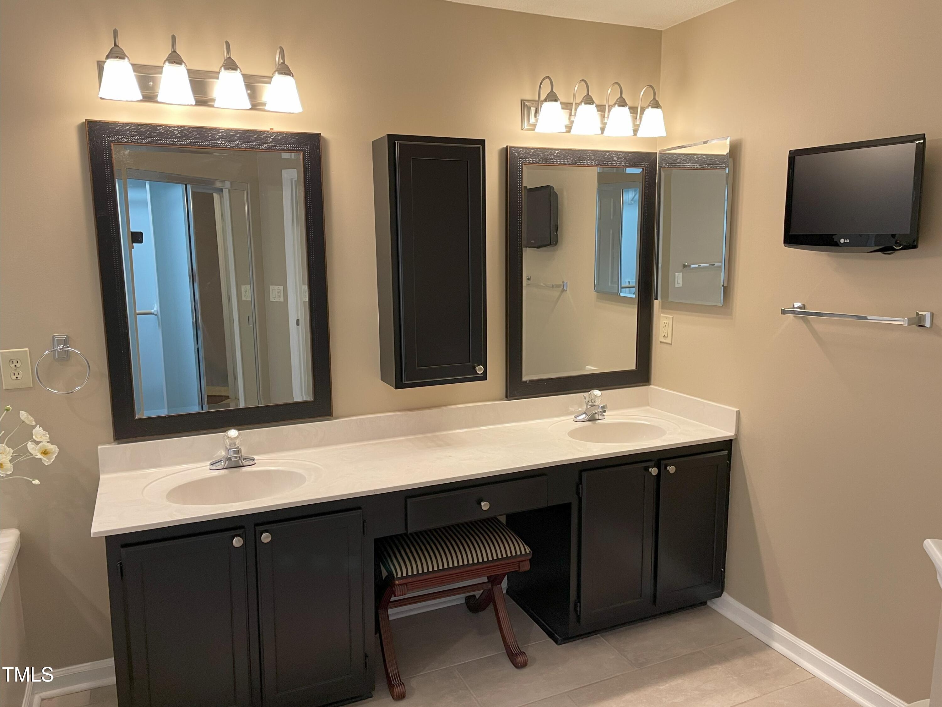 5433 Ingate Way Raleigh, NC 27613 - Photo 11 of 30 Primary Bathroom