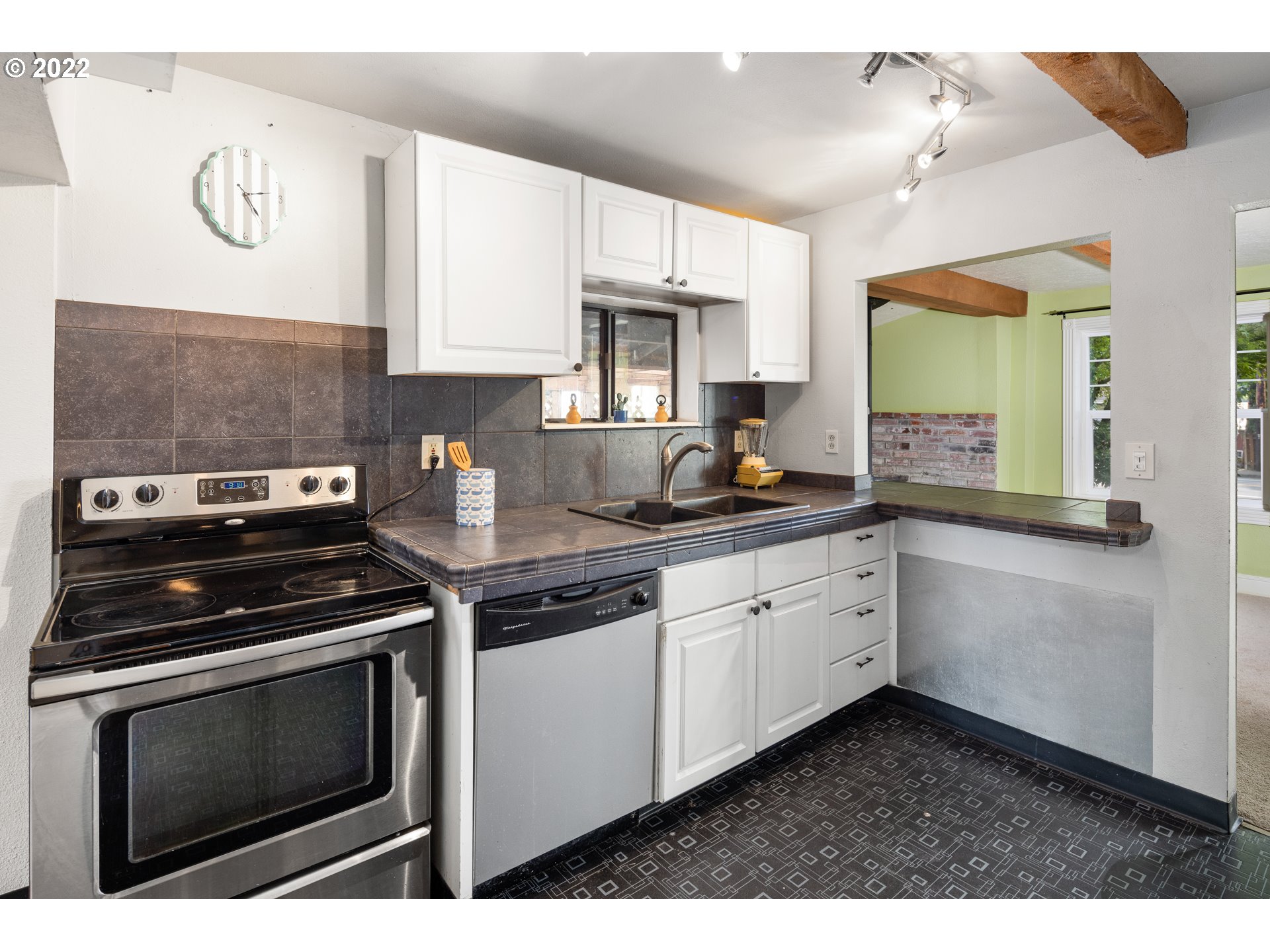 5111 Southeast Powell Valley Road Gresham, OR 97080 - Photo 5 of 32 Gallery Image 5