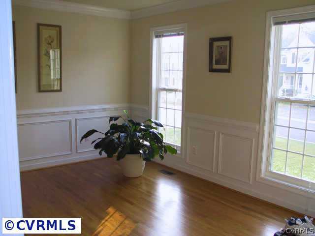 9513 Dunroming Road Chesterfield, VA 23832 - Photo 5 of 6 a view of a flower in a room
