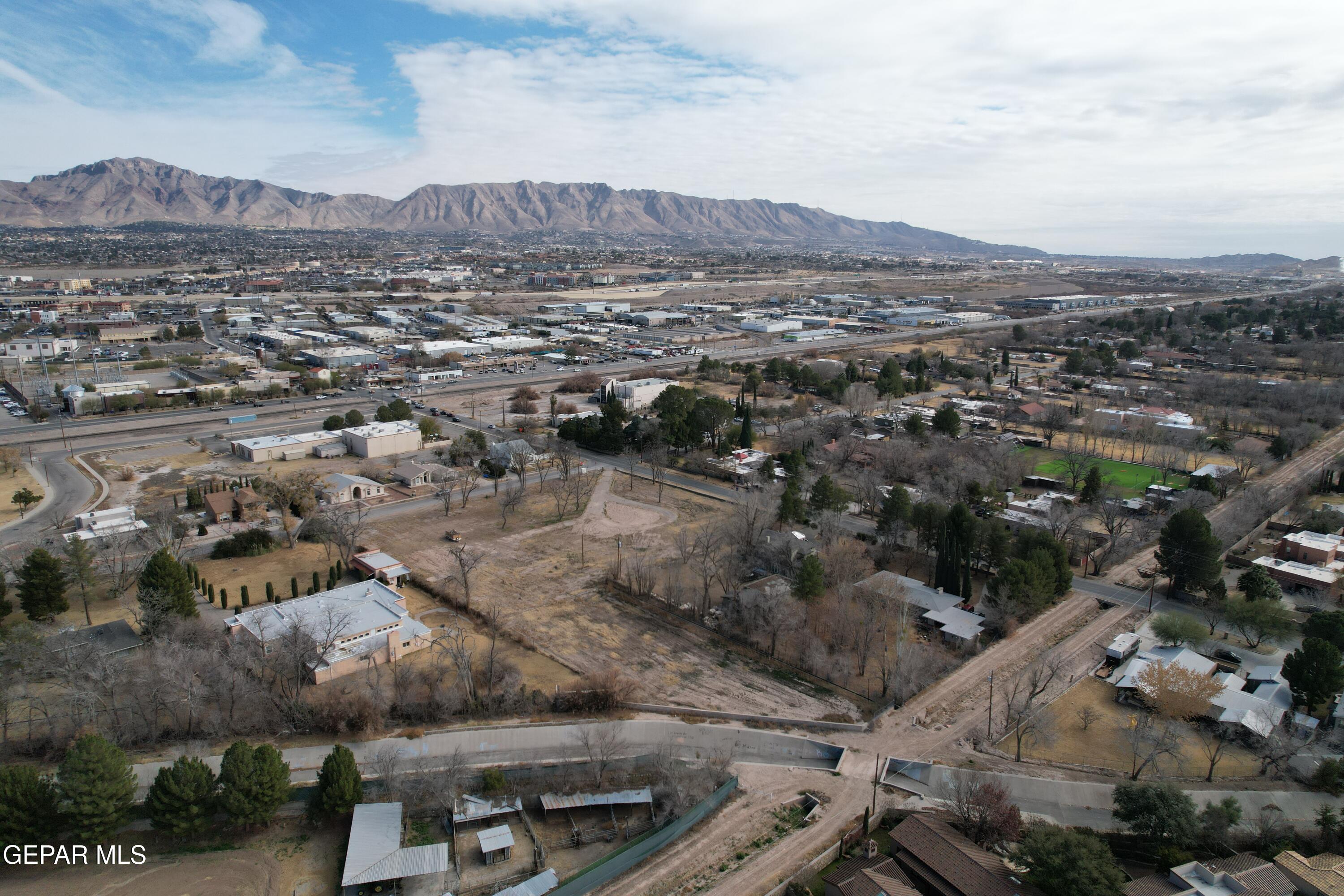 201 West Sunset Road El Paso, TX 79922 - Photo 7 of 8 an aerial view of multiple house