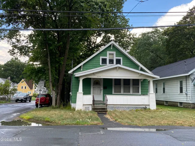 $250,000 | 2103 Plum Street, Niskayuna, NY 12309