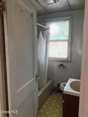 $250,000 | 2103 Plum Street, Niskayuna, NY 12309