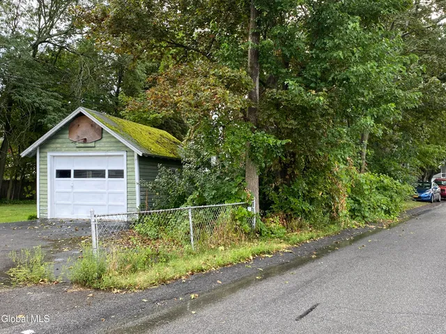 $250,000 | 2103 Plum Street, Niskayuna, NY 12309