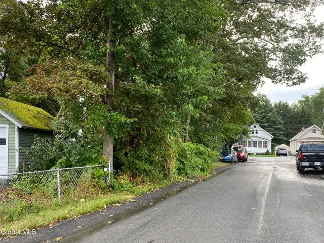 $250,000 | 2103 Plum Street, Niskayuna, NY 12309