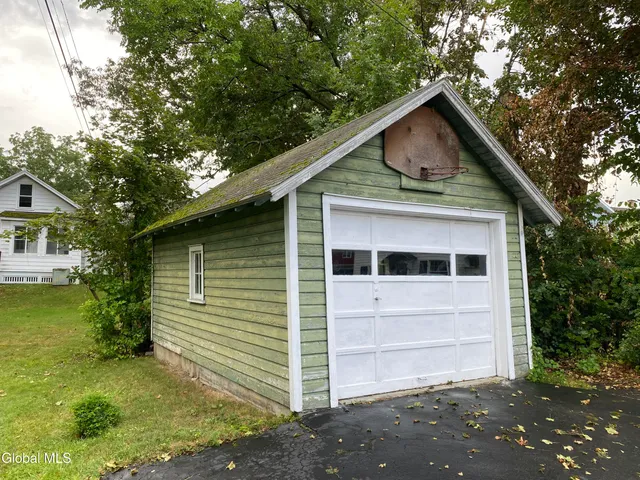 $250,000 | 2103 Plum Street, Niskayuna, NY 12309