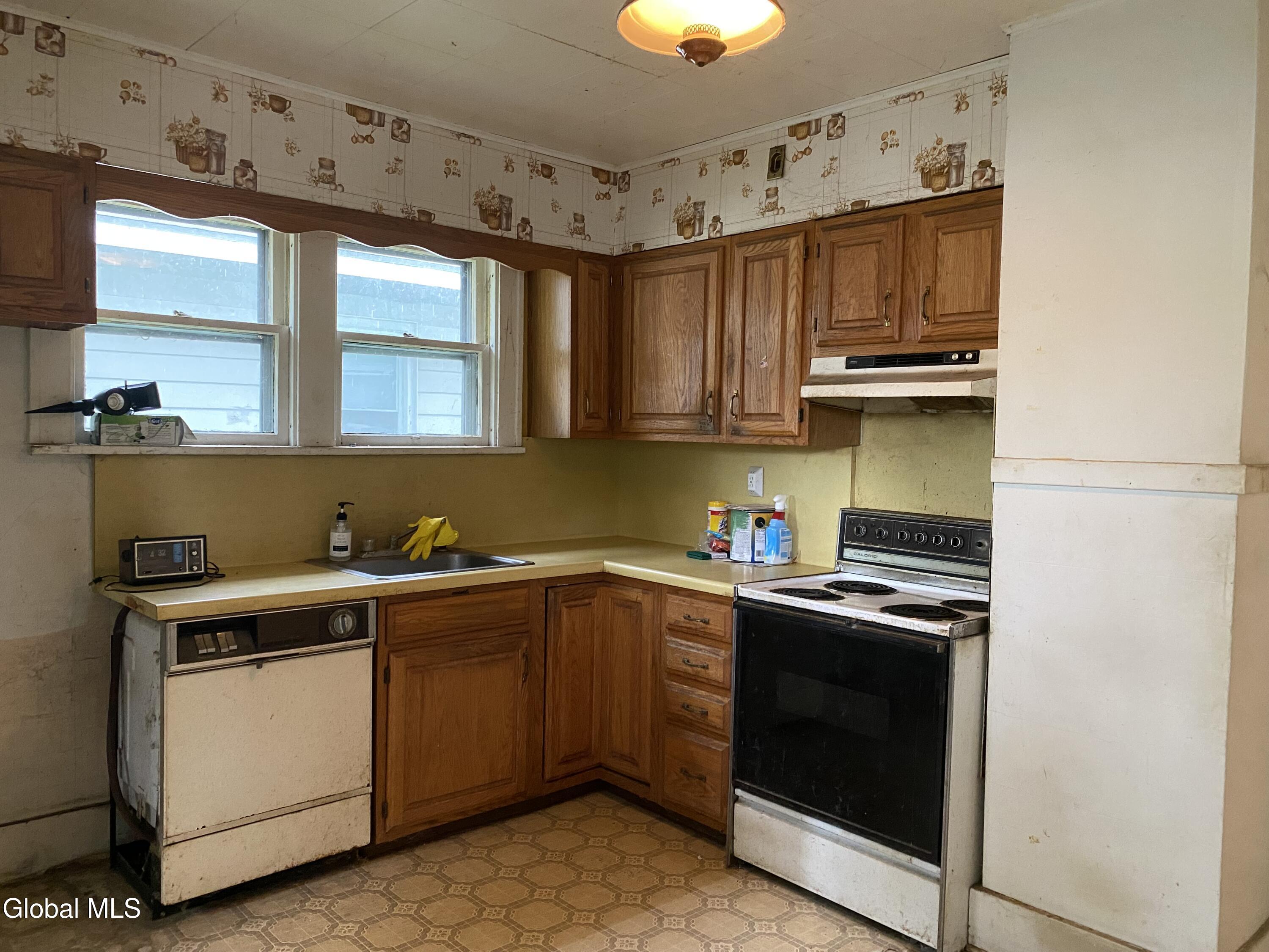 2103 Plum Street Niskayuna, NY 12309 - Photo 5 of 37 IMG_4319