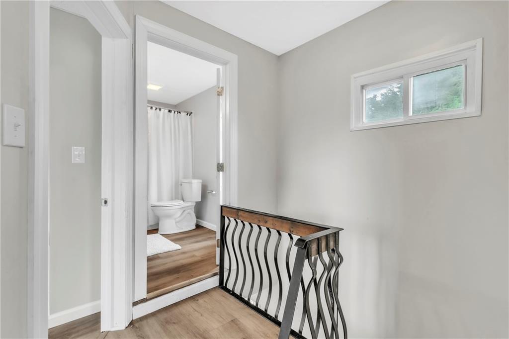 305 1/2 East Lutton Street New Castle, PA 16101 - Photo 20 of 39 a view of a hallway with bathroom
