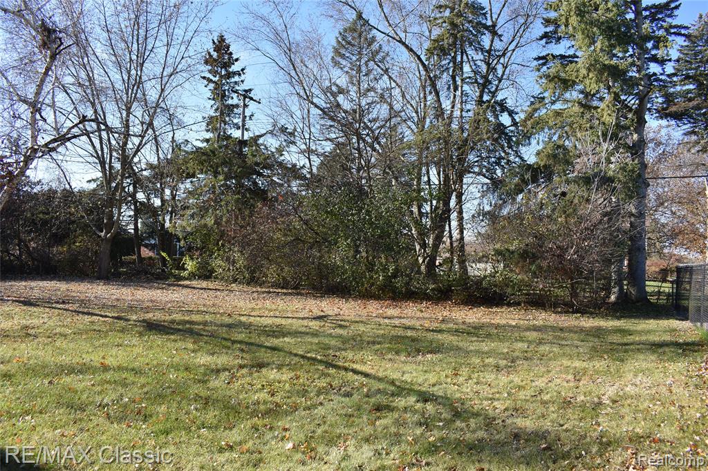 1977 Meadow Ridge Drive Walled Lake, MI 48390 - Photo 47 of 53
