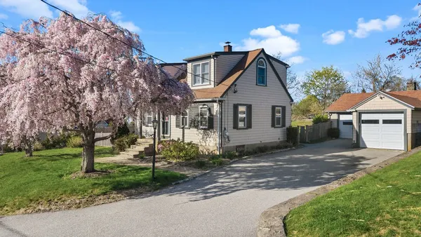 $3,350 | 18 Sprague Court, Portsmouth, RI 02871