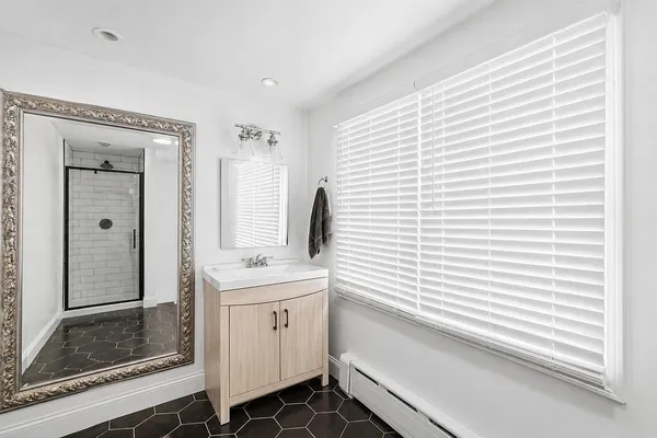 $3,350 | 18 Sprague Court, Portsmouth, RI 02871