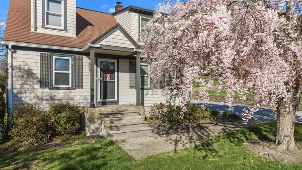 $3,350 | 18 Sprague Court, Portsmouth, RI 02871