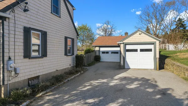 $3,350 | 18 Sprague Court, Portsmouth, RI 02871