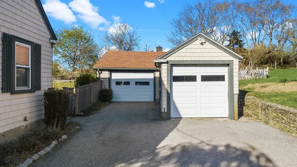 $3,350 | 18 Sprague Court, Portsmouth, RI 02871