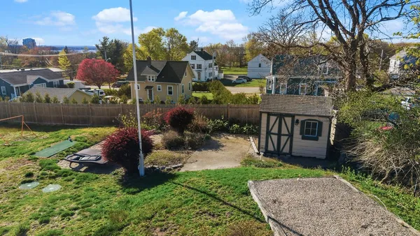 $3,350 | 18 Sprague Court, Portsmouth, RI 02871
