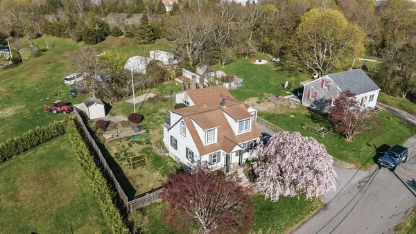 $3,350 | 18 Sprague Court, Portsmouth, RI 02871