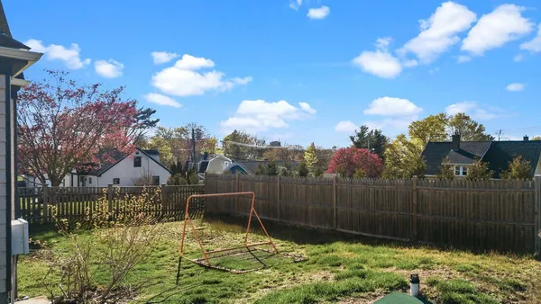$3,350 | 18 Sprague Court, Portsmouth, RI 02871