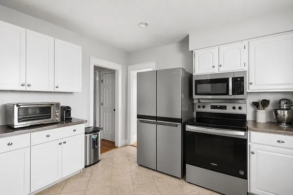$3,350 | 18 Sprague Court, Portsmouth, RI 02871