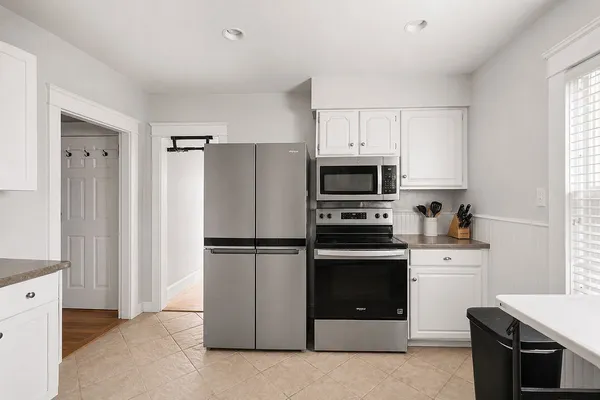 $3,350 | 18 Sprague Court, Portsmouth, RI 02871