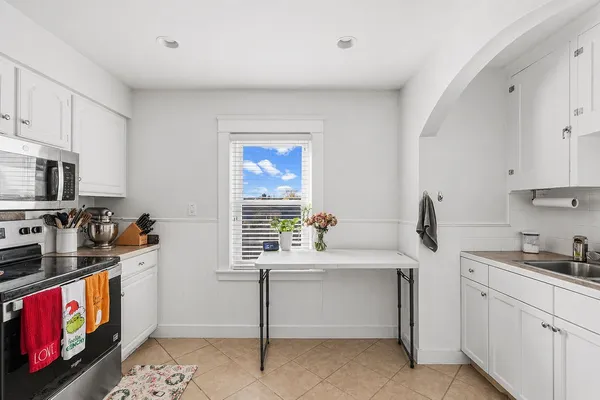 $3,350 | 18 Sprague Court, Portsmouth, RI 02871