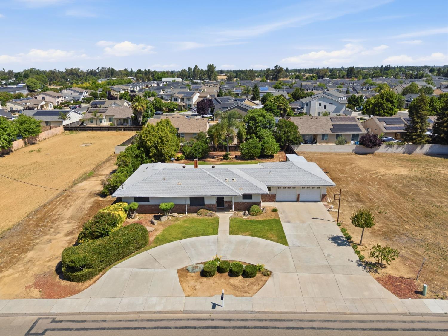 5396 West Clinton Avenue Fresno, CA 93722 - Photo 1 of 39