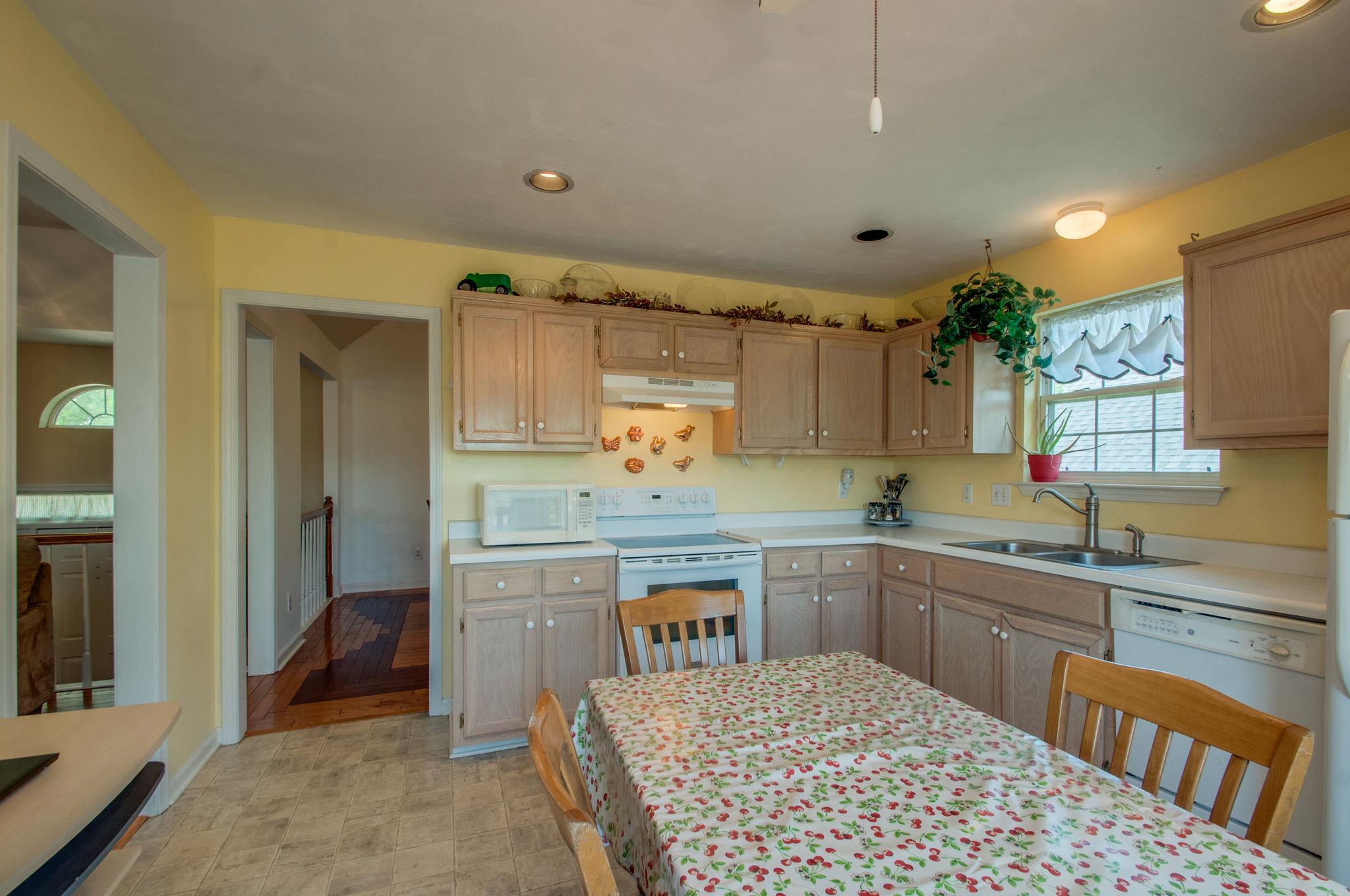 5404 Roxborough Point Hermitage, TN 37076 - Photo 8 of 19 Gallery Image 8