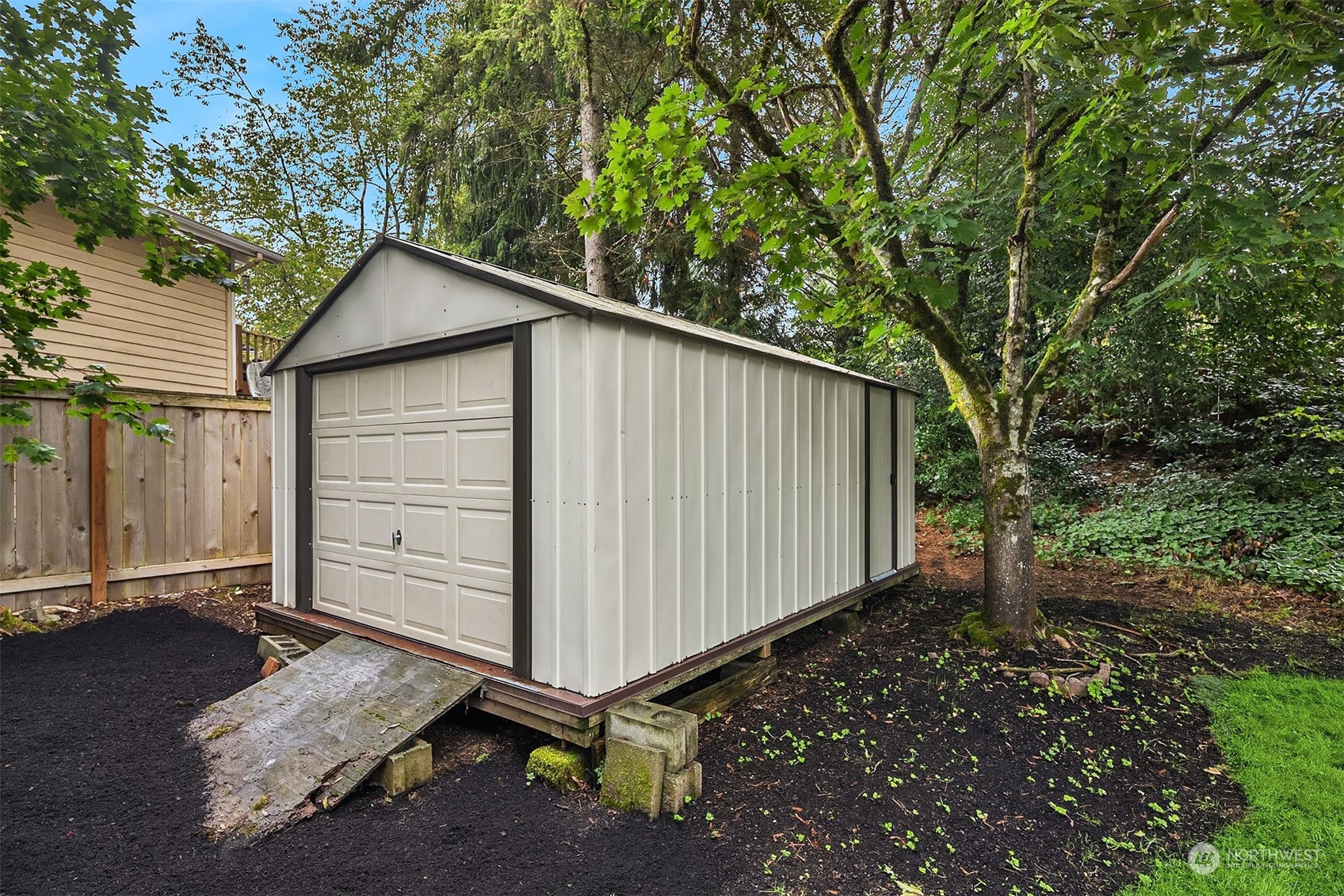 16617 24th Drive Southeast Bothell, WA 98012 - Photo 26 of 29 a backyard of a house