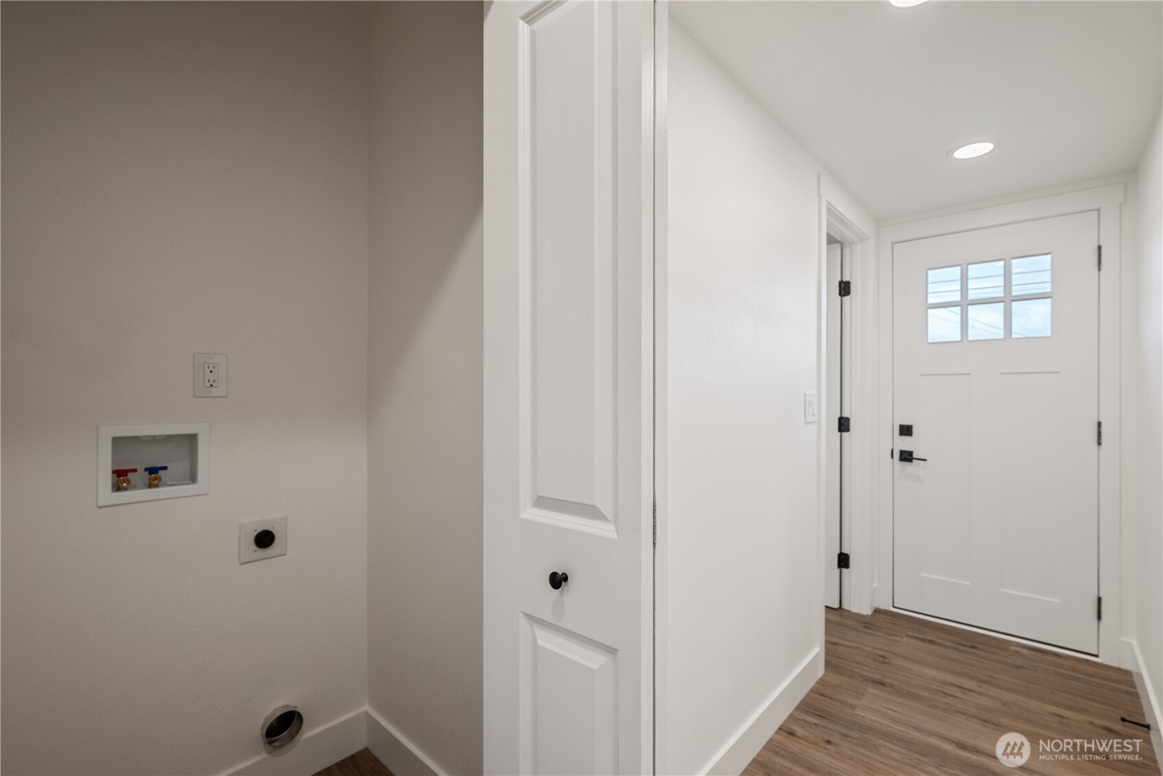 450 16th Avenue Longview, WA 98632 - Photo 15 of 23 a view of a hallway with closet