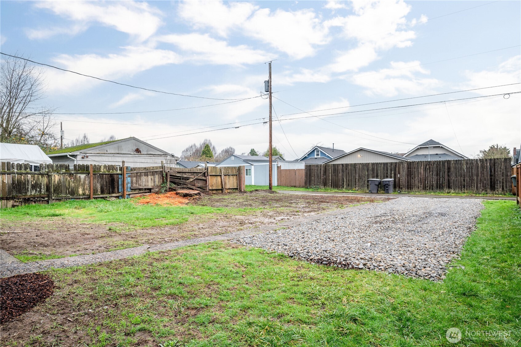 450 16th Avenue Longview, WA 98632 - Photo 19 of 23 a front view of house with a garden