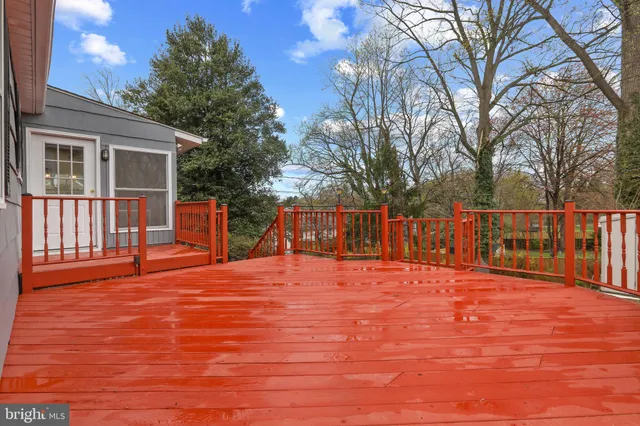 a view of a tennis court