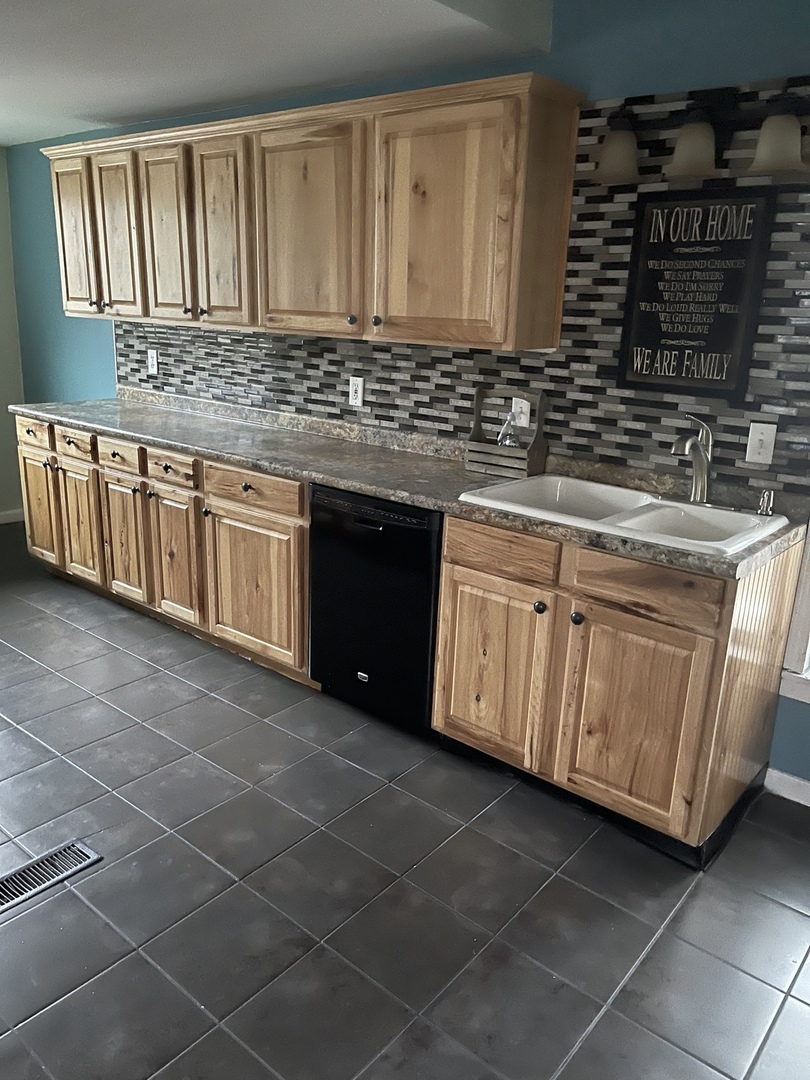 408 West Lincolnway Road Morrison, IL 61270 - Photo 8 of 38 Gallery Image 8