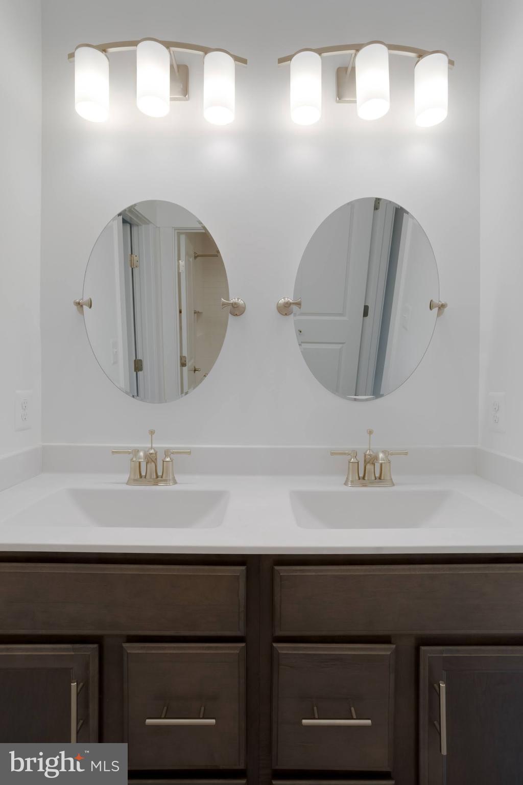 4104 Hunt Road Fairfax, VA 22032 - Photo 41 of 66 Jack n Jill Bathroom