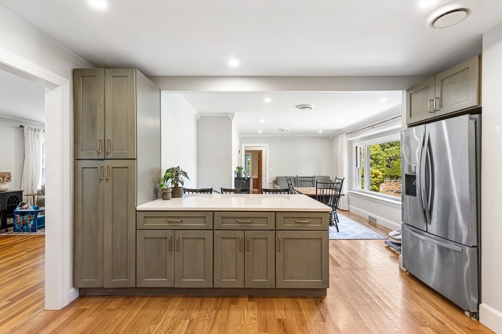 355 Pearse Road Swansea, MA 02777 - Photo 20 of 42 Gallery Image 20