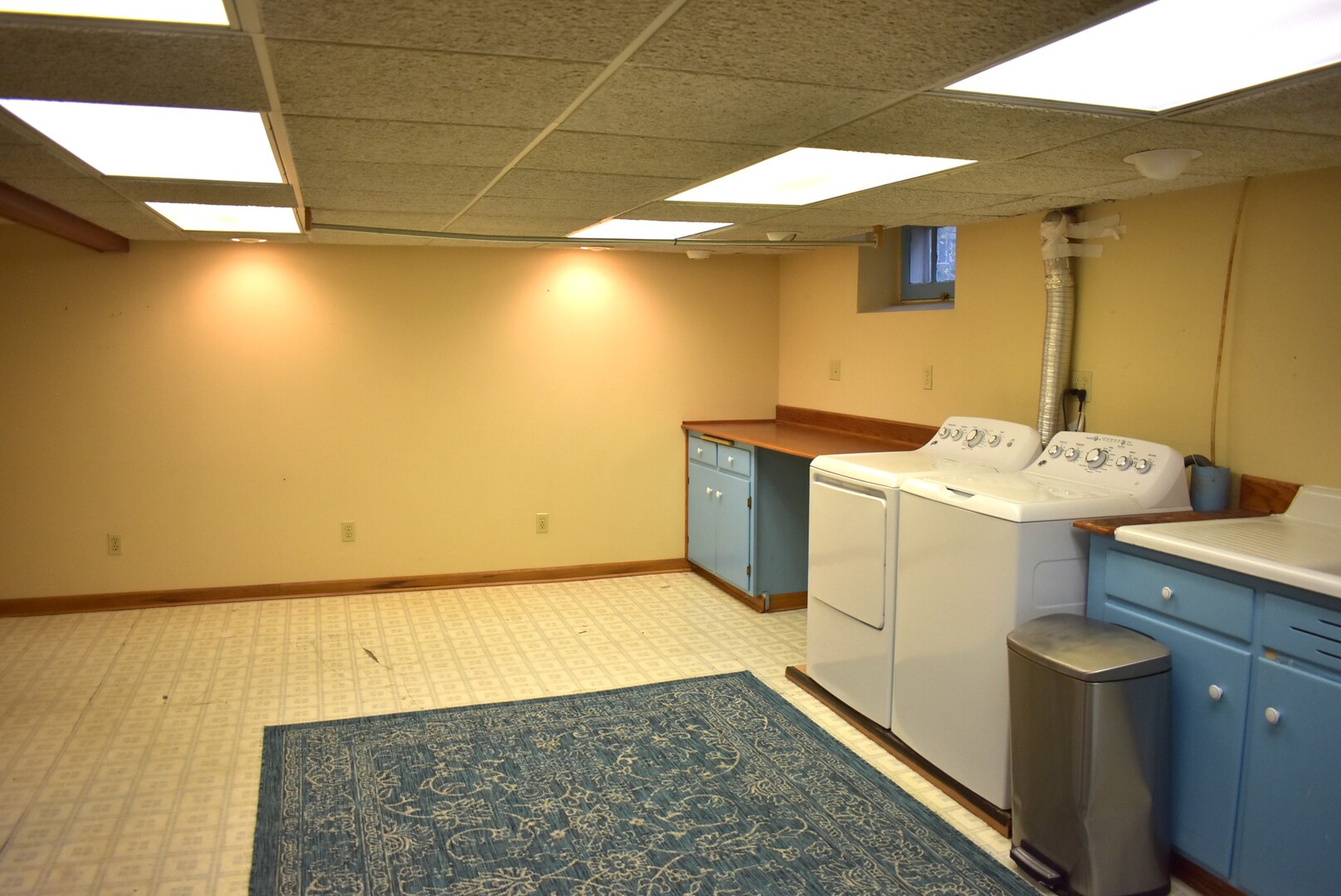 240 North Willow Road Elmhurst, IL 60126 - Photo 18 of 21 a utility room with dryer and washer