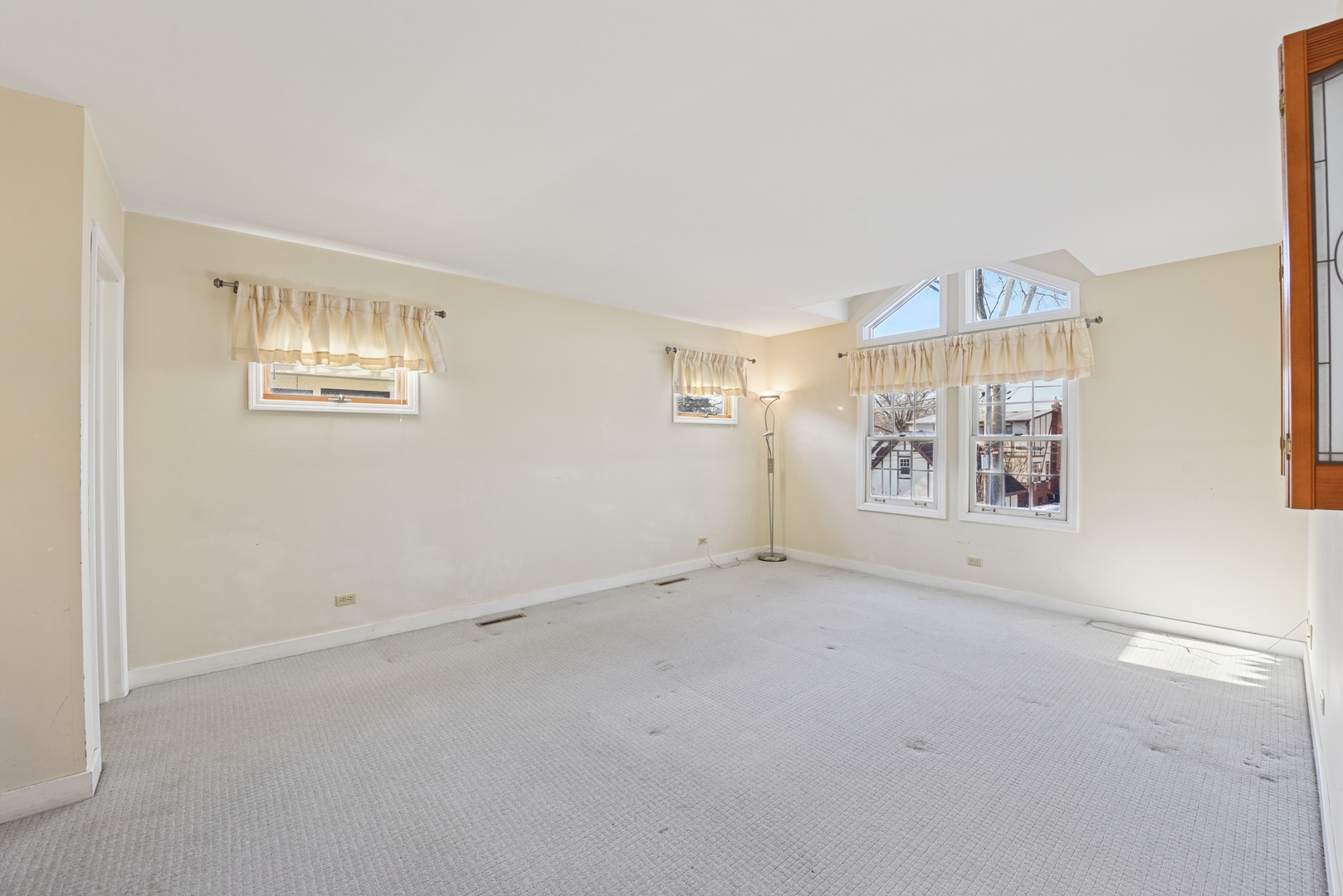 240 North Willow Road Elmhurst, IL 60126 - Photo 18 of 45 an empty room with windows