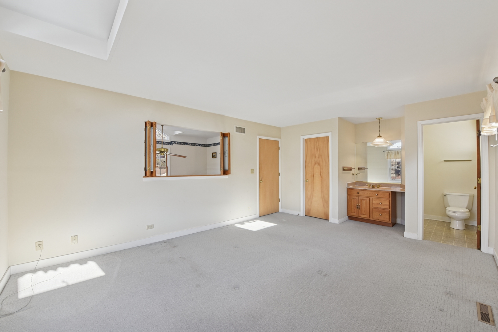 240 North Willow Road Elmhurst, IL 60126 - Photo 19 of 45 an empty room with a bathroom