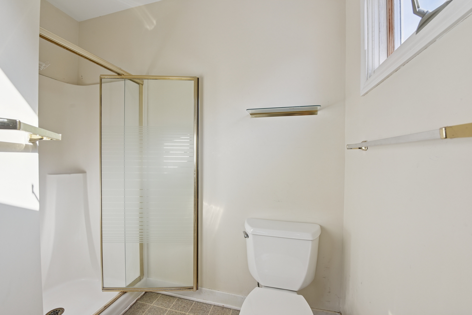 240 North Willow Road Elmhurst, IL 60126 - Photo 21 of 45 a bathroom with a toilet and a shower