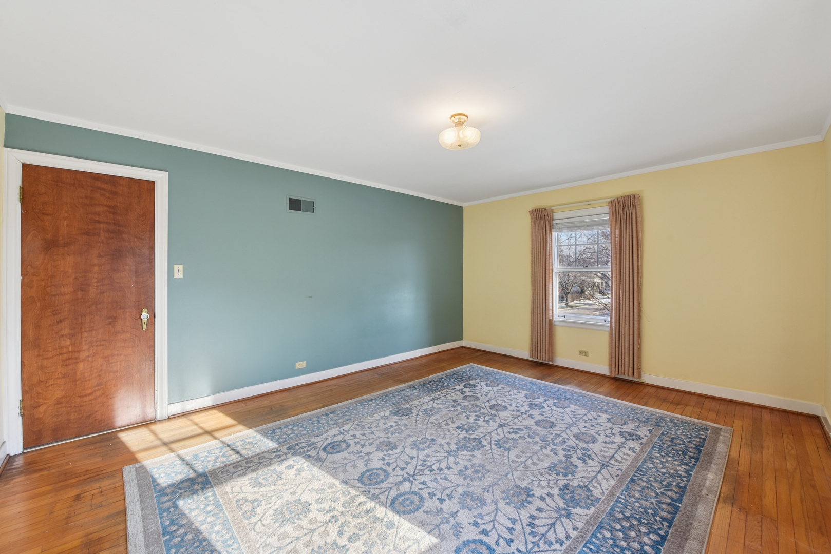 240 North Willow Road Elmhurst, IL 60126 - Photo 23 of 45 a view of a room with wooden floor and window