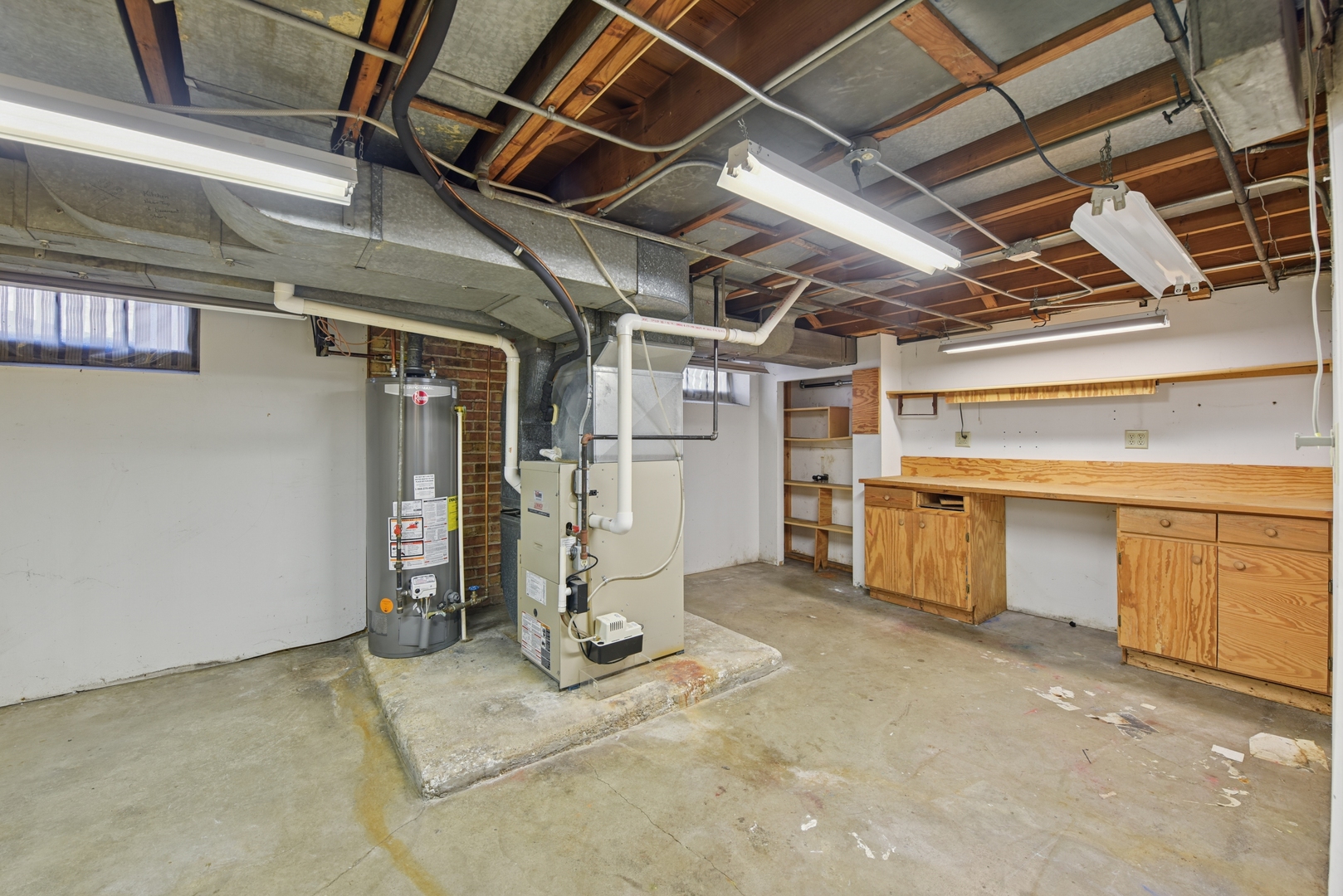 240 North Willow Road Elmhurst, IL 60126 - Photo 32 of 45 a view of a garage