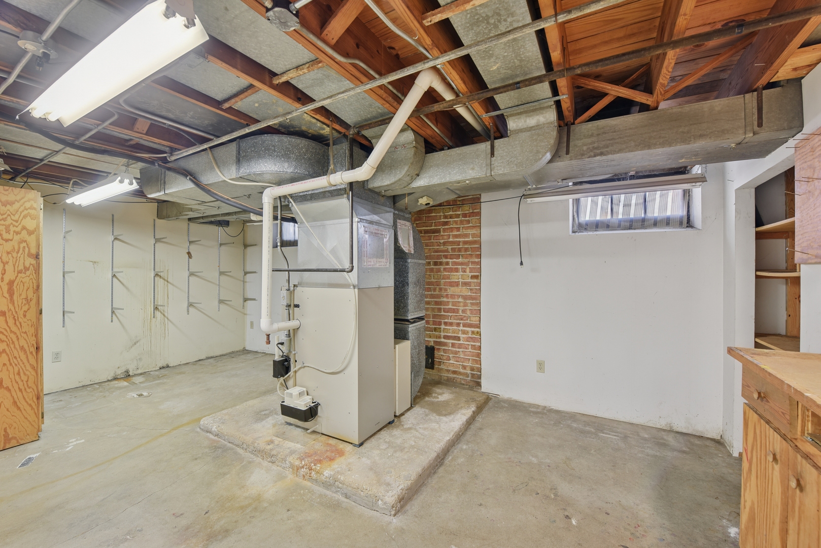 240 North Willow Road Elmhurst, IL 60126 - Photo 37 of 45 a view of a garage