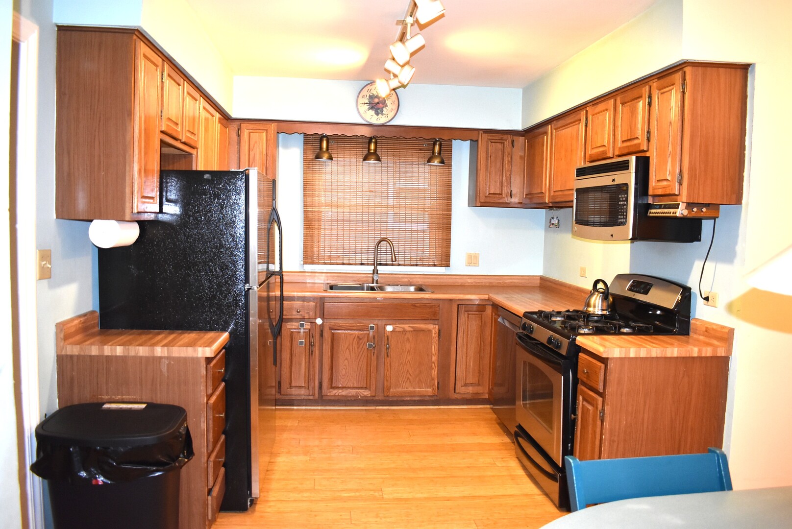 240 North Willow Road Elmhurst, IL 60126 - Photo 4 of 21 a kitchen with stainless steel appliances granite countertop a stove top oven