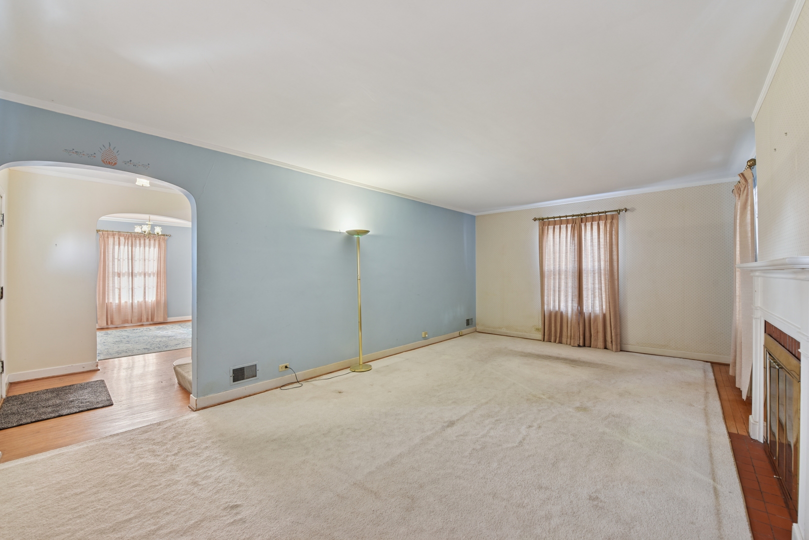 240 North Willow Road Elmhurst, IL 60126 - Photo 5 of 45 an empty room with windows