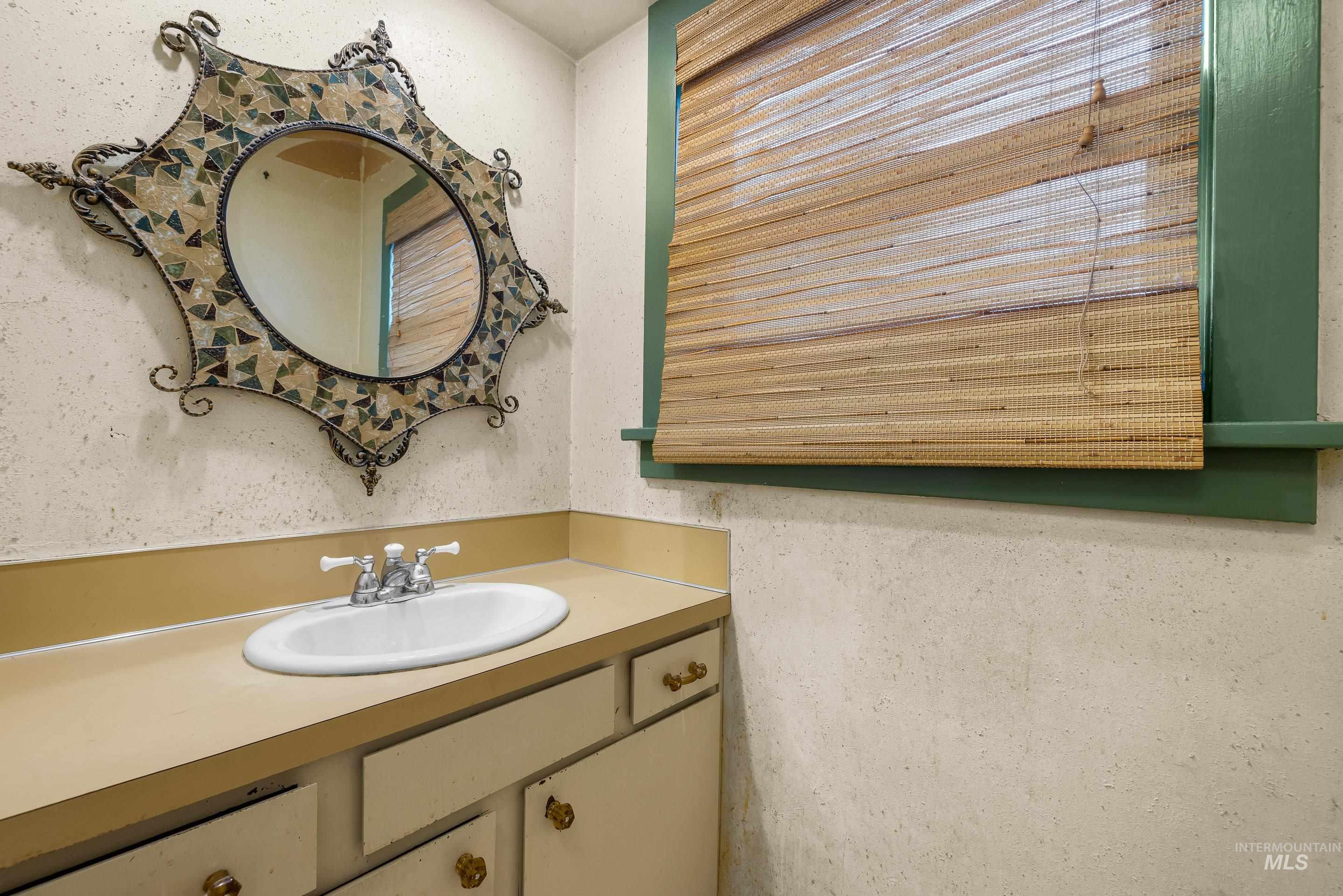 2305 South Gekeler Lane Boise, ID 83706 - Photo 20 of 33 Bathroom featuring vanity